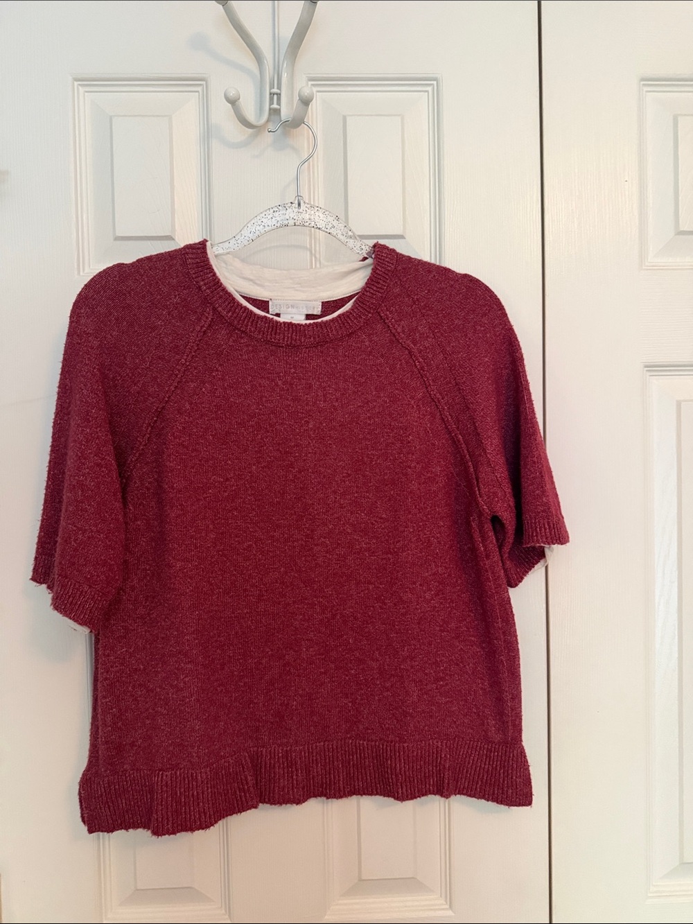 Design History Short Sleeve Crewneck Sweater in Burgundy M